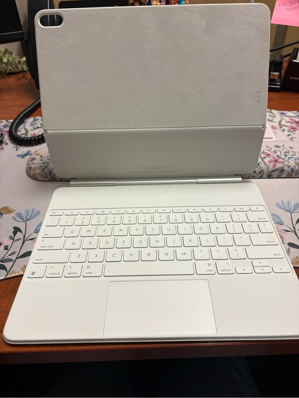 Apple Magic Keyboard for iPad Air 13” M2. Used once works great
